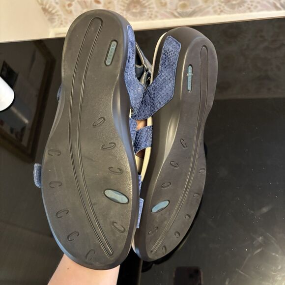 Aravon Women's‎ Sandals Comfort Strap Ankle Black Snake Print Blue 11 Supportive - Picture 3 of 4